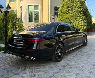 Motore Benzina da 3,0L di Mercedes-Benz S560 2023 per il noleggio a Baku.