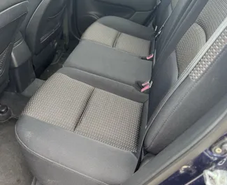 Interni di Hyundai i30 in affitto in Albania. Un'ottima auto da 5 posti con cambio Manuale.
