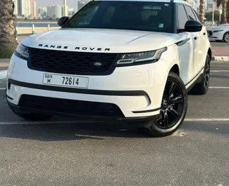 Vista frontale di un noleggio Land Rover Range Rover Velar a Dubai, Emirati Arabi Uniti ✓ Auto #13109. ✓ Cambio Automatico TM ✓ 0 recensioni.