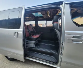 Noleggio Hyundai Grand Starex. Auto Comfort, Crossover, Monovolume per il noleggio in Albania ✓ Cauzione di Senza deposito ✓ Opzioni assicurative RCT, CDW, SCDW, All'estero, Giovane.