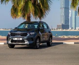Vista frontale di un noleggio Kia Sonet a Dubai, Emirati Arabi Uniti ✓ Auto #13105. ✓ Cambio Automatico TM ✓ 0 recensioni.