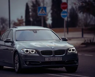 Noleggio BMW 528i. Auto Premium per il noleggio in Azerbaigian ✓ Cauzione di Deposito di 300 AZN ✓ Opzioni assicurative RCT, CDW.