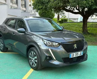 Vista frontale di un noleggio Peugeot 2008 a Rafailovici, Montenegro ✓ Auto #13038. ✓ Cambio Automatico TM ✓ 0 recensioni.