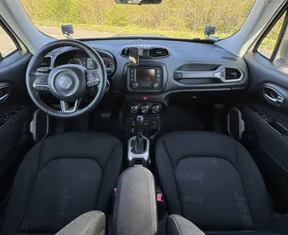 Jeep Renegade 2016 con sistema A trazione integrale, disponibile a Batumi.