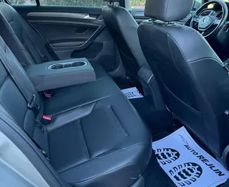 Noleggio Volkswagen Golf 7. Auto Economica, Comfort per il noleggio in Albania ✓ Cauzione di Senza deposito ✓ Opzioni assicurative RCT, CDW, SCDW, Furto, All'estero, Giovane.