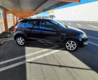 Vista frontale di un noleggio Volkswagen Polo ad Alicante, Spagna ✓ Auto #12963. ✓ Cambio Automatico TM ✓ 0 recensioni.