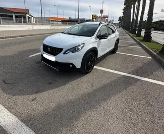 Vista frontale di un noleggio Peugeot 2008 ad Alicante, Spagna ✓ Auto #12966. ✓ Cambio Automatico TM ✓ 0 recensioni.