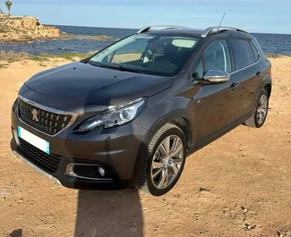 Noleggio Peugeot 2008. Auto Comfort, Crossover per il noleggio in Spagna ✓ Cauzione di Deposito di 400 EUR ✓ Opzioni assicurative RCT, CDW, Furto.