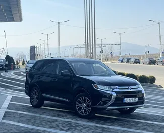 Mitsubishi Outlander 2017 con sistema A trazione integrale, disponibile a Tbilisi.