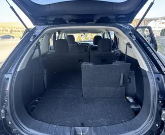 Mitsubishi Outlander 2017 disponibile per il noleggio a Tbilisi, con limite di chilometraggio di illimitato.