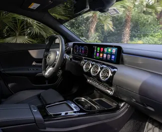 Motore Benzina da 2,0L di Mercedes-Benz CLA250 2025 per il noleggio a Dubai.