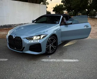 Vista frontale di un noleggio BMW 420i Cabrio a Dubai, Emirati Arabi Uniti ✓ Auto #13102. ✓ Cambio Automatico TM ✓ 0 recensioni.