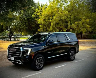 Vista frontale di un noleggio GMC Yukon a Dubai, Emirati Arabi Uniti ✓ Auto #13113. ✓ Cambio Automatico TM ✓ 0 recensioni.