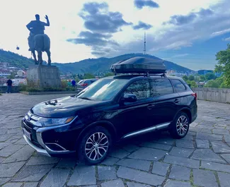Vista frontale di un noleggio Mitsubishi Outlander Xl a Tbilisi, Georgia ✓ Auto #13162. ✓ Cambio Automatico TM ✓ 0 recensioni.
