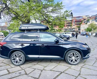 Mitsubishi Outlander Xl 2018 disponibile per il noleggio a Tbilisi, con limite di chilometraggio di illimitato.