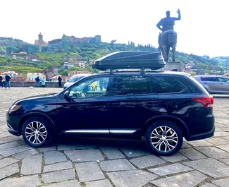 Mitsubishi Outlander Xl 2018 con sistema A trazione integrale, disponibile a Tbilisi.