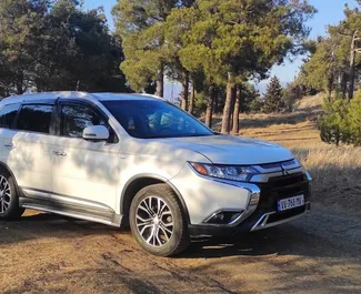 Noleggio Mitsubishi Outlander Xl. Auto Comfort, Crossover per il noleggio in Georgia ✓ Cauzione di Senza deposito ✓ Opzioni assicurative RCT, CDW, SCDW, Passeggeri, Furto.
