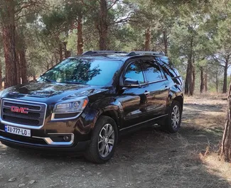 Vista frontale di un noleggio GMC Acadia a Tbilisi, Georgia ✓ Auto #11794. ✓ Cambio Automatico TM ✓ 0 recensioni.