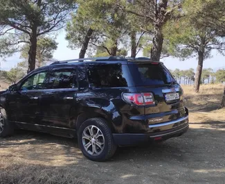 Noleggio GMC Acadia. Auto Comfort, SUV per il noleggio in Georgia ✓ Cauzione di Senza deposito ✓ Opzioni assicurative RCT, CDW, SCDW, Passeggeri, Furto.