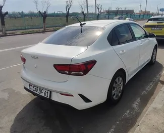 Kia Rio 2022 disponibile per il noleggio a Yerevan, con limite di chilometraggio di illimitato.