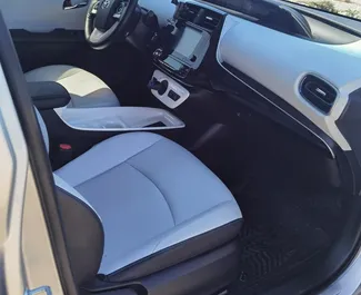 Noleggio Toyota Prius. Auto Economica, Comfort per il noleggio in Georgia ✓ Cauzione di Deposito di 280 GEL ✓ Opzioni assicurative RCT, CDW, Passeggeri.