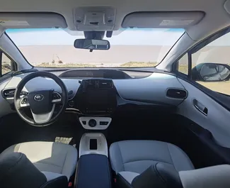 Motore Ibrido da 1,8L di Toyota Prius 2016 per il noleggio a Batumi.