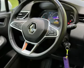 Renault Clio 5 2021 disponibile per il noleggio a Budva, con limite di chilometraggio di illimitato.