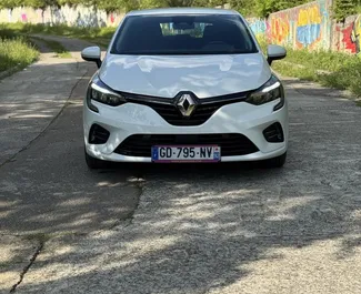 Vista frontale di un noleggio Renault Clio 5 a Budva, Montenegro ✓ Auto #13120. ✓ Cambio Automatico TM ✓ 0 recensioni.