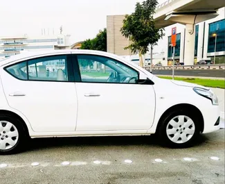 Motore Benzina da 1,5L di Nissan Sunny 2024 per il noleggio a Dubai.