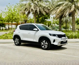 Vista frontale di un noleggio Kia Sonet all'aeroporto di Dubai Al Maktoum, Emirati Arabi Uniti ✓ Auto #9116. ✓ Cambio Automatico TM ✓ 0 recensioni.