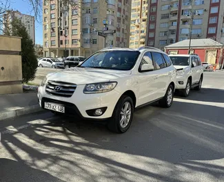 Vista frontale di un noleggio Hyundai Santa Fe a Baku, Azerbaigian ✓ Auto #12936. ✓ Cambio Automatico TM ✓ 0 recensioni.