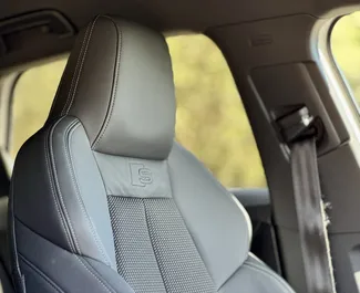 Interni di Audi A3 in affitto in Montenegro. Un'ottima auto da 5 posti con cambio Automatico.