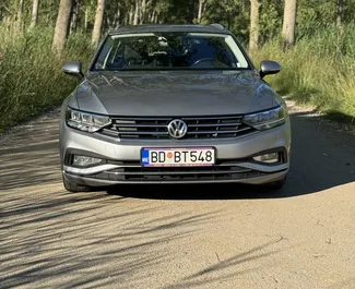 Noleggio Volkswagen Passat Variant. Auto Comfort, Premium per il noleggio in Montenegro ✓ Cauzione di Deposito di 300 EUR ✓ Opzioni assicurative RCT, CDW, SCDW, FDW, All'estero.