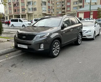 Vista frontale di un noleggio Kia Sorento a Baku, Azerbaigian ✓ Auto #12942. ✓ Cambio Automatico TM ✓ 0 recensioni.