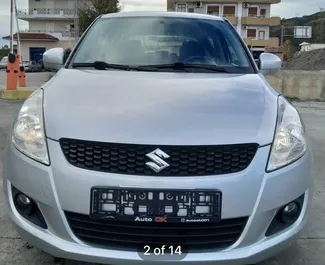Vista frontale di un noleggio Suzuki Swift a Tirana, Albania ✓ Auto #13087. ✓ Cambio Automatico TM ✓ 0 recensioni.