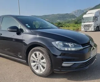 Vista frontale di un noleggio Volkswagen Golf 7 a Budva, Montenegro ✓ Auto #12984. ✓ Cambio Automatico TM ✓ 0 recensioni.