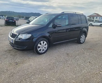 Noleggio auto Volkswagen Touran 2009 in Albania, con carburante Diesel e 105 cavalli di potenza ➤ A partire da 30 EUR al giorno.