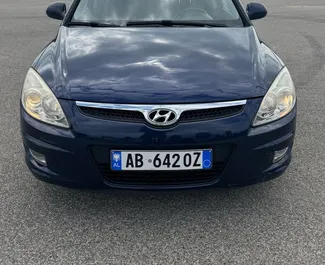 Vista frontale di un noleggio Hyundai i30 a Durazzo, Albania ✓ Auto #10494. ✓ Cambio Manuale TM ✓ 1 recensioni.