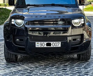 Vista frontale di un noleggio Land Rover Defender a Baku, Azerbaigian ✓ Auto #12933. ✓ Cambio Automatico TM ✓ 0 recensioni.