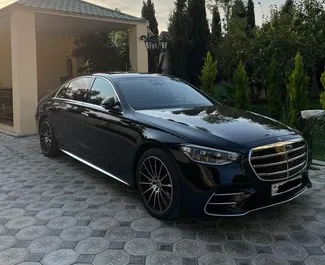Noleggio Mercedes-Benz S560. Auto Premium, Lusso per il noleggio in Azerbaigian ✓ Cauzione di Deposito di 300 AZN ✓ Opzioni assicurative RCT, CDW.