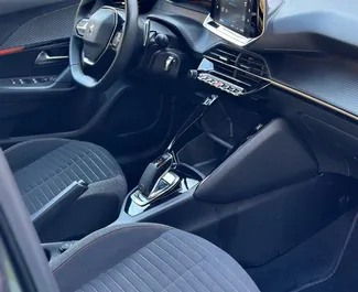 Peugeot 2008 2021 disponibile per il noleggio a Rafailovici, con limite di chilometraggio di illimitato.