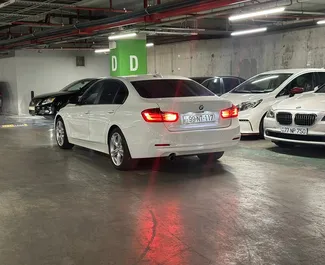 Noleggio BMW 330i. Auto Comfort, Premium per il noleggio in Azerbaigian ✓ Cauzione di Deposito di 300 AZN ✓ Opzioni assicurative RCT, CDW.