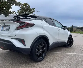 Noleggio Toyota C-HR. Auto Economica, Comfort, Crossover per il noleggio in Montenegro ✓ Cauzione di Deposito di 300 EUR ✓ Opzioni assicurative RCT, All'estero.