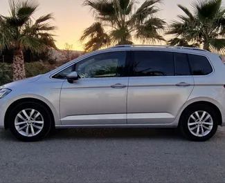 Noleggio auto Volkswagen Touran 2019 in Spagna, con carburante Diesel e  cavalli di potenza ➤ A partire da 60 EUR al giorno.