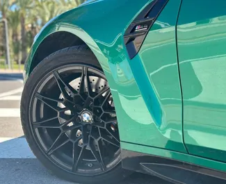 BMW M4 Competition 2023 disponibile per il noleggio ad Alicante, con limite di chilometraggio di 150 km/giorno.