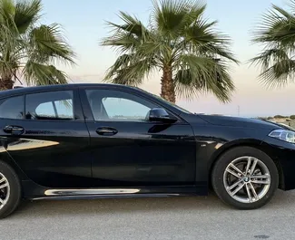 Noleggio BMW 116d. Auto Comfort, Premium per il noleggio in Spagna ✓ Cauzione di Deposito di 1000 EUR ✓ Opzioni assicurative RCT.