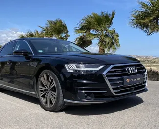 Vista frontale di un noleggio Audi A8 L ad Alicante, Spagna ✓ Auto #13156. ✓ Cambio Automatico TM ✓ 0 recensioni.