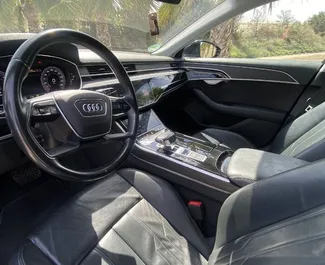 Audi A8 L 2021 con sistema A trazione anteriore, disponibile ad Alicante.