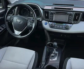 Toyota Rav4 2016 con sistema A trazione integrale, disponibile a Batumi.