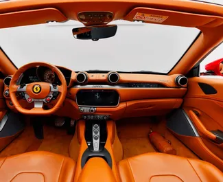 Noleggio Ferrari Portofino. Auto Lusso, Cabrio per il noleggio negli Emirati Arabi Uniti ✓ Cauzione di Deposito di 2500 AED ✓ Opzioni assicurative RCT.